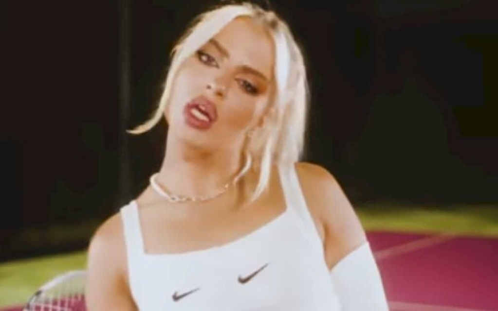 Luísa Sonza alcança o TOP 3 com "SentaDONA" Luísa Sonza alcança o TOP 3 com "SentaDONA"