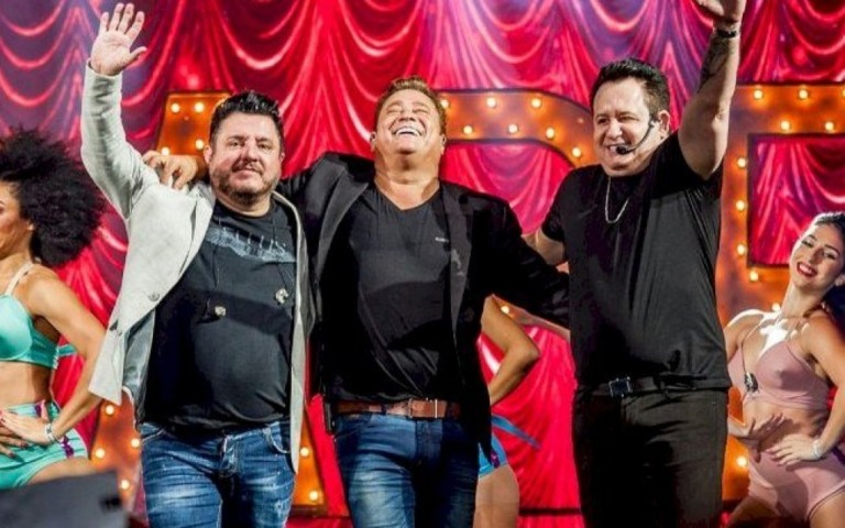 Leonardo e a dupla Bruno & Marrone fazem show com lançamento de cerveja