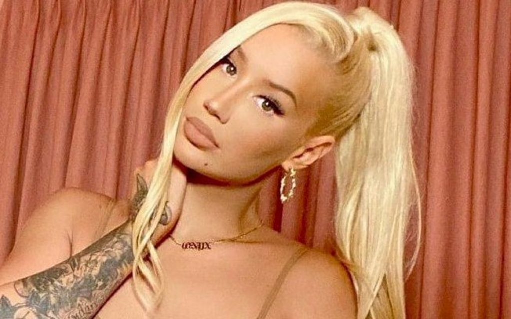 Iggy Azalea vende mansão por R$ 33 milhões depois de brigar com vizinhas