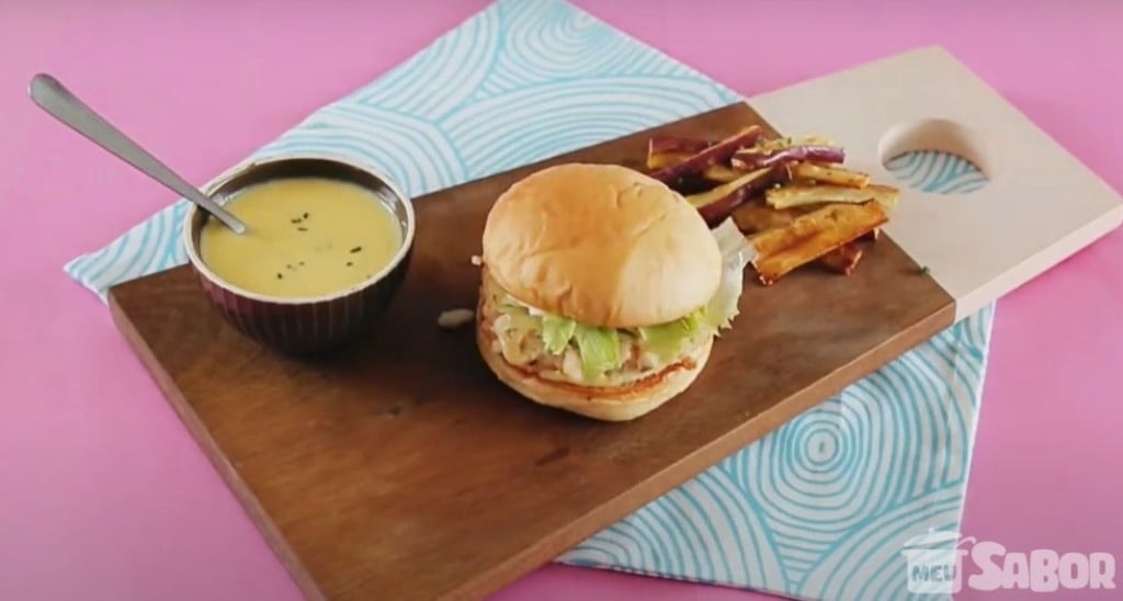 Lanche leve, e que é a cara do verão, Hambúrguer de Camarão com Molho Aioli