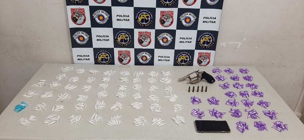 Acusado por posse de arma e preso por tráfico de drogas: 757 pinos de cocaína no CDHU
