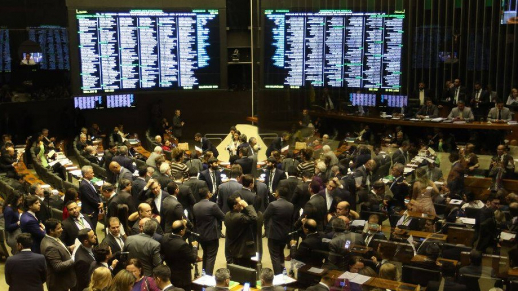Congresso amplia MPs sobre impostos de combustíveis e tabela do frete