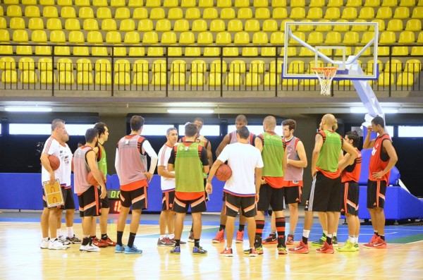 Atletas do Flamengo durante treino no ginásio municipal – Wilson Ruiz/Divulgação