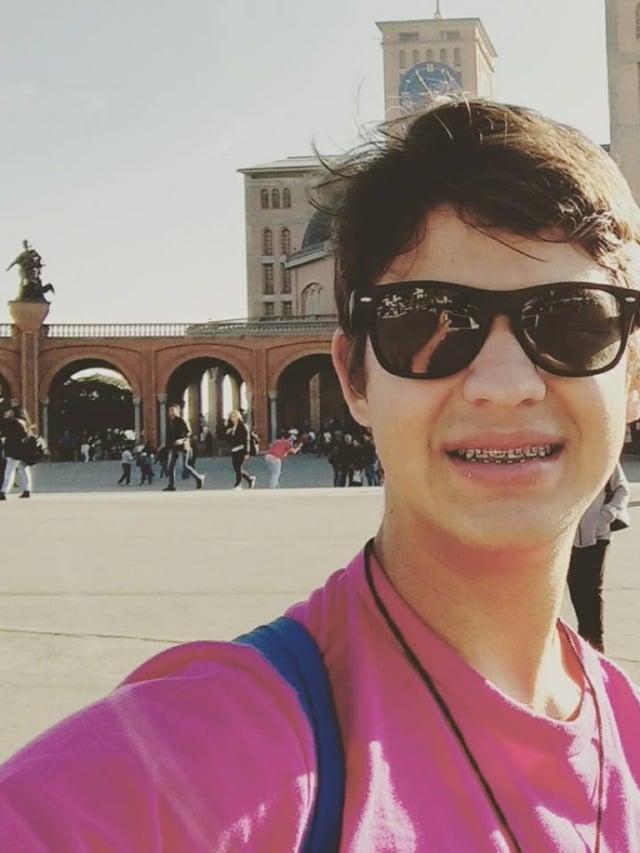 Luto - Morre Giovani, 22, alvo de vigília e orações em Marília