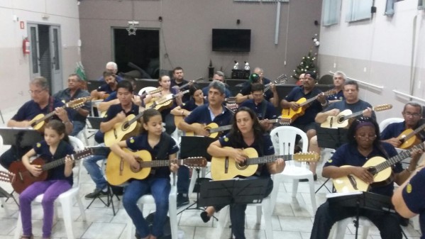 Escola Viola faz dois anos e encerra 2016 com evento na APAE