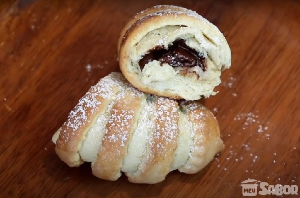 Sobremesa simples de croissants caseiros! Super fácil de fazer e fica uma delícia!