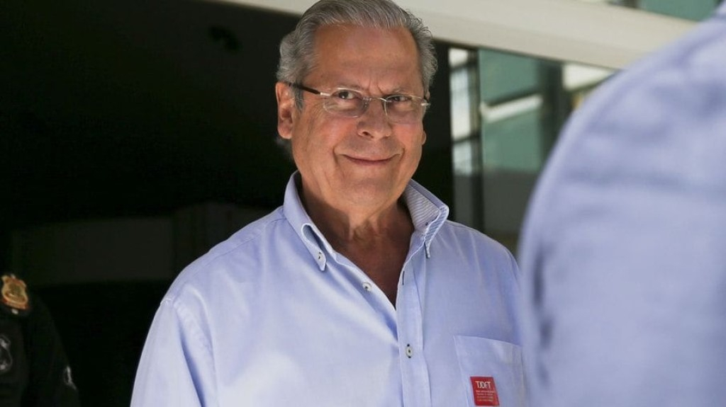 José Dirceu realiza cirurgia para retirada de hematoma na cabeça José Dirceu realiza cirurgia para retirada de hematoma na cabeça