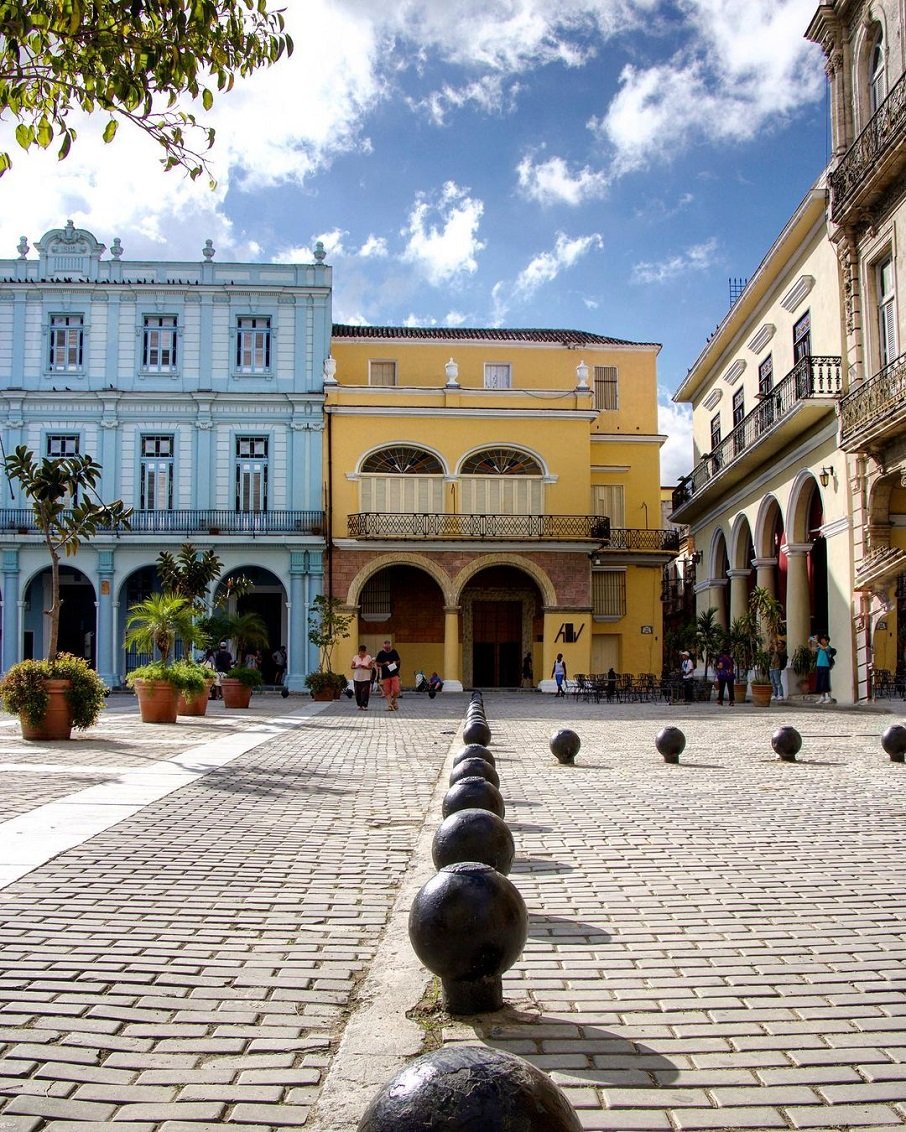 A Plaza Vieja, em Havana, Cuba. Foto: Reprodução/Instagram 23.02.2023