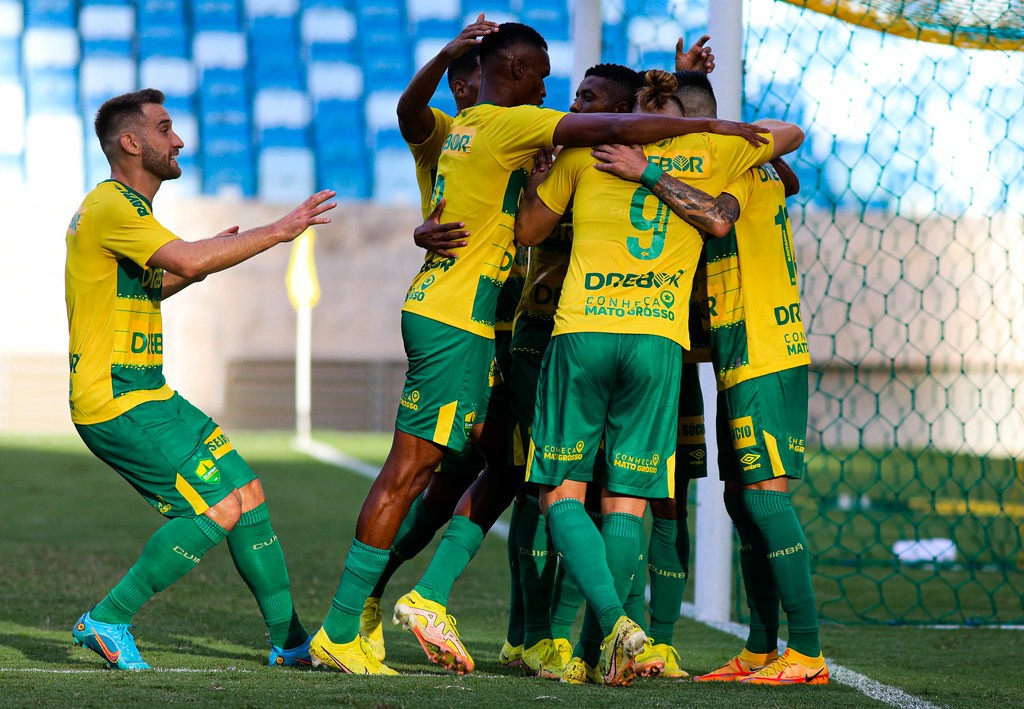 Cuiabá vence o Fluminense por 3 a 0, na Arena Pantanal