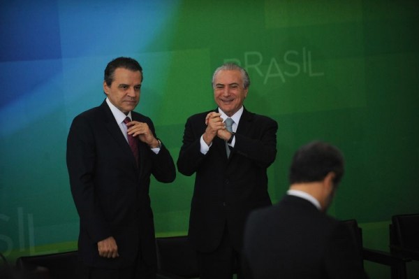 henrique Alves, novo ministro, com o vice-presidente Michel Temer