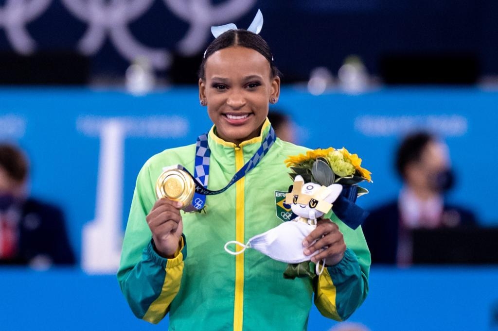 Rebeca conquista ouro na ginástica e vai disputar terceira medalha