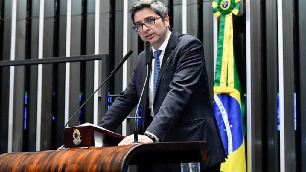Partido de Bolsonaro defende aprovação de passaporte da vacina