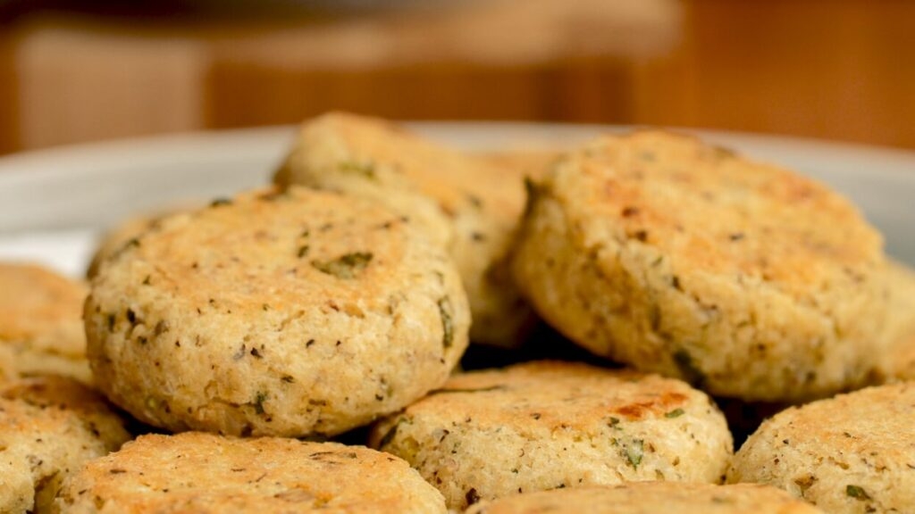 Bolinho de arroz com frango e aveia