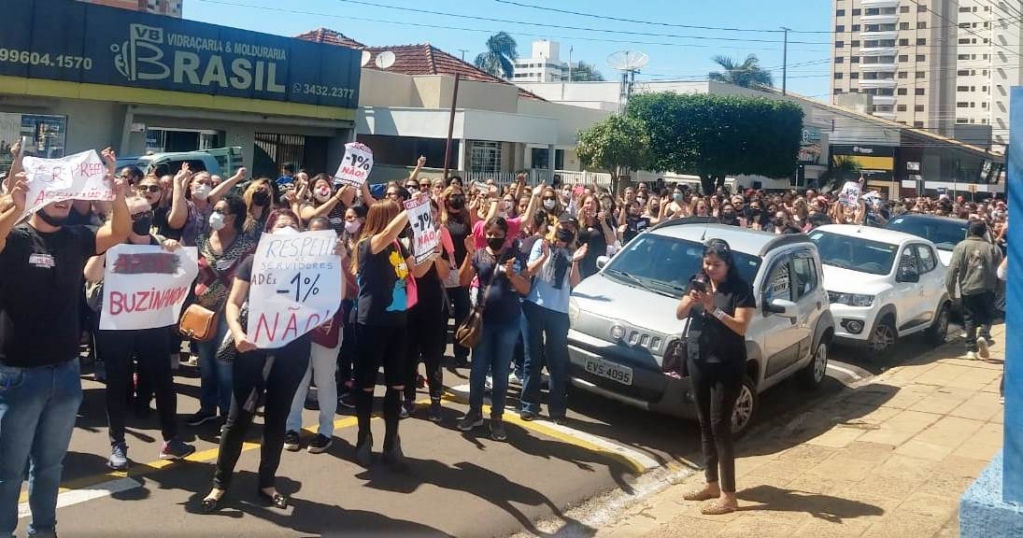 Servidores de Marília adiam decisão sobre greve após promessa de reunião com Daniel