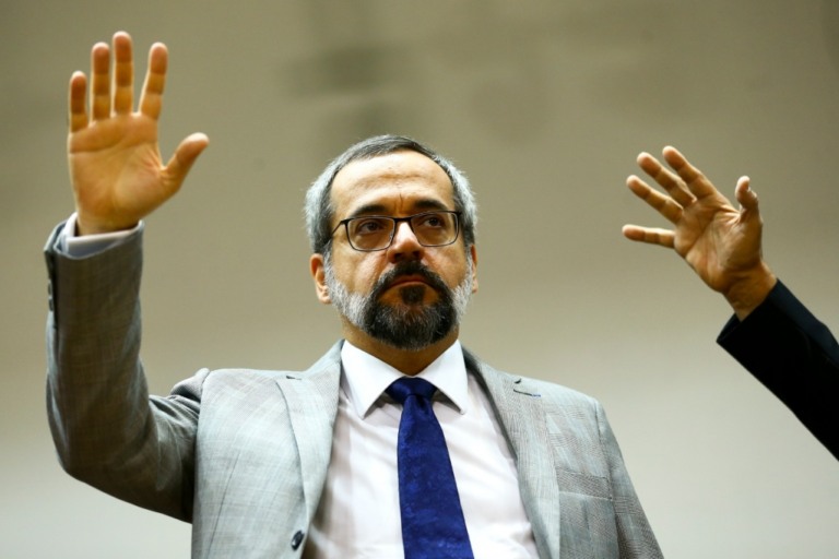Weintraub anuncia saída do Ministério em vídeo ao lado de Bolsonaro; assista