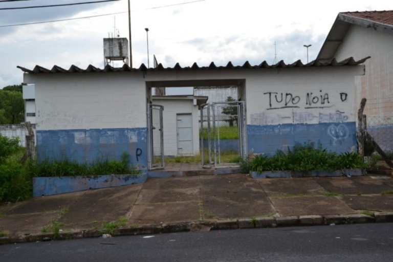 Várzea cresce, cria categorias de base e faz campanha para arrumar poliesportivo