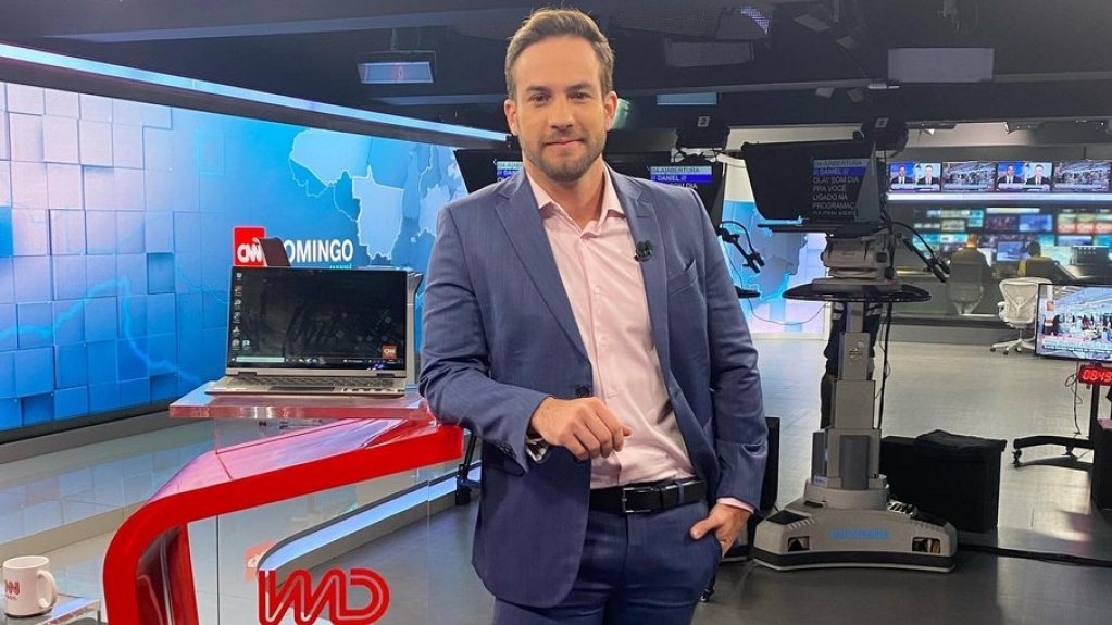 Apresentador da CNN Brasil comete gafe ao vivo: "Gás de c*zinho"