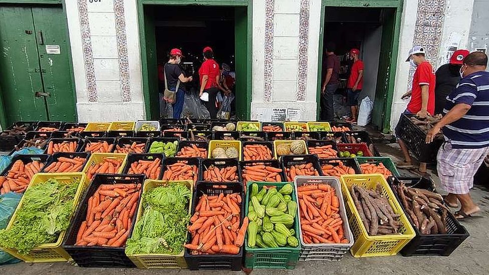 Comida in natura doada à Comunidade Caranguejo Tabaiares