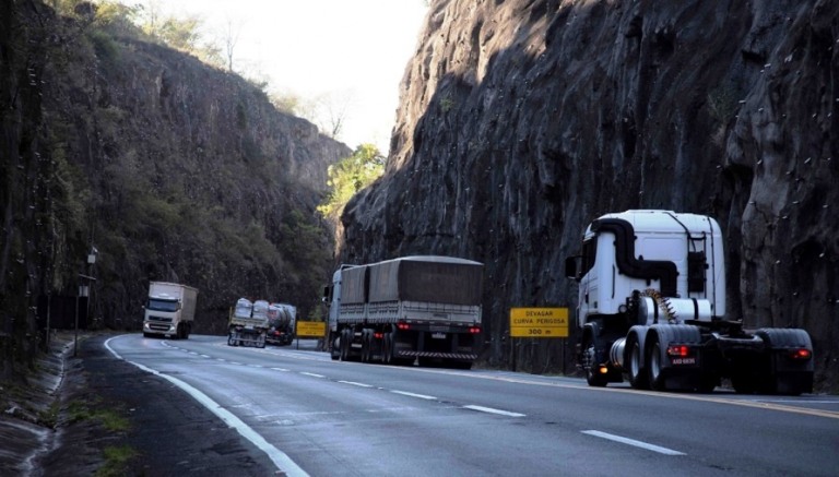 Rodovias mudam obras na região para feriado e divulgam horários de picos para viagens