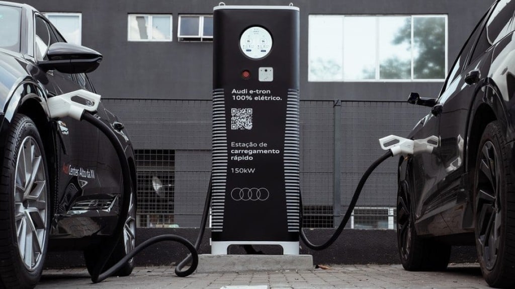 Recargas gratuitas para carros elétricos podem chegar ao fim