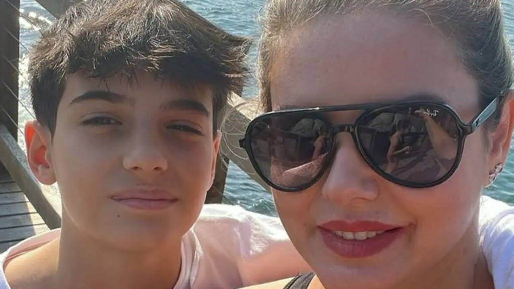 Mari Alexandre, ex de Fabio JR. celebra formatura do filho: ‘Nós merecemos!’ Mari Alexandre, ex de Fabio JR. celebra formatura do filho: ‘Nós merecemos!’