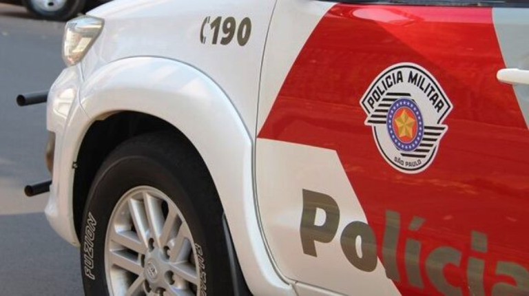 PM persegue suspeitos, prende acusado de tráfico e apreende drogas