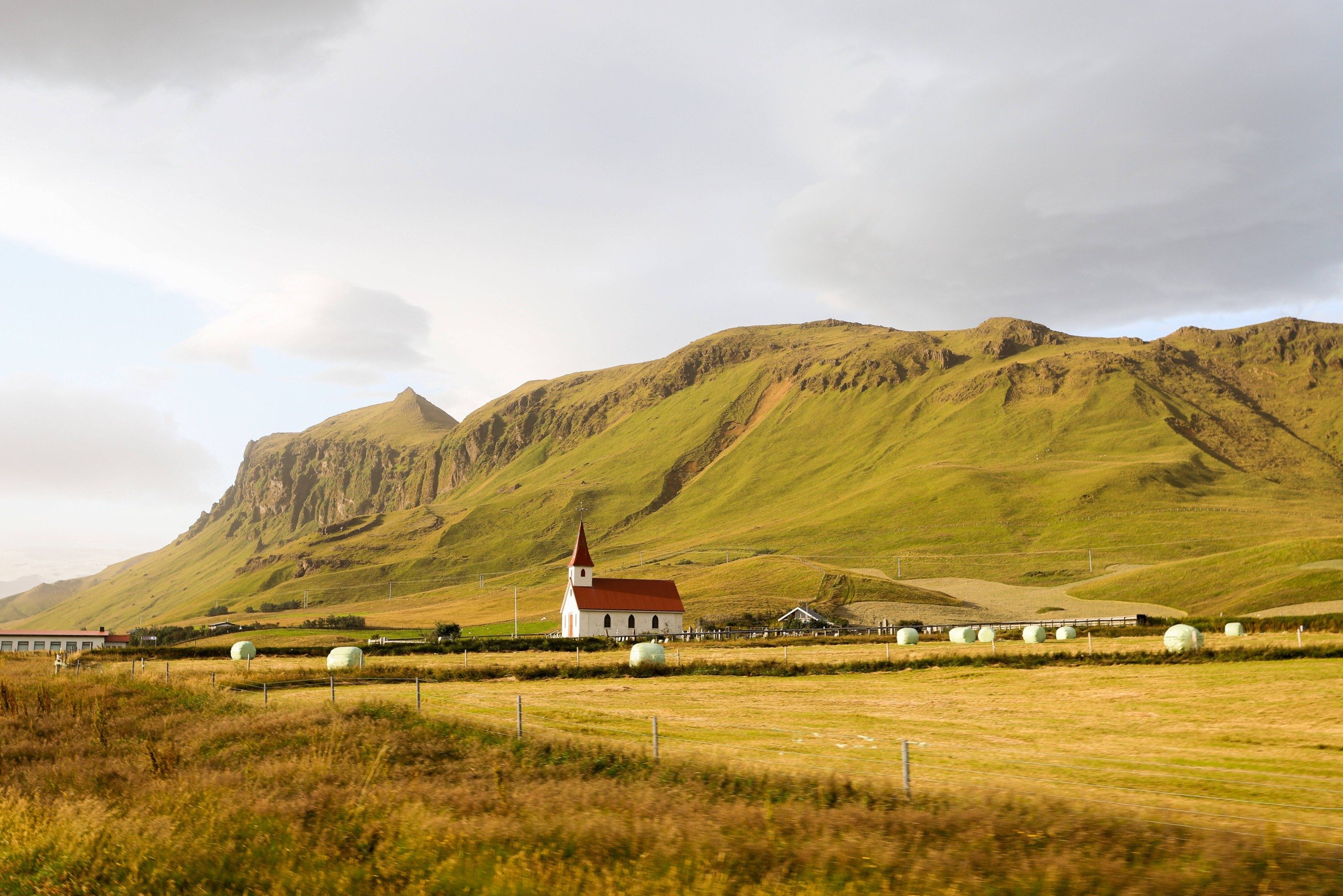 Reykjavik, capital da Islândia, é a cidade do gelo e do fogo. Foto: square lab / unsplash