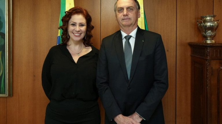 Bolsonaro sobe tom, rebate Zambelli e diz que foi traído por deputada