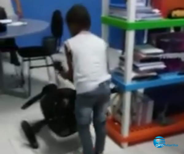 Criança em ataque de fúria na escola viraliza; veja o vídeo