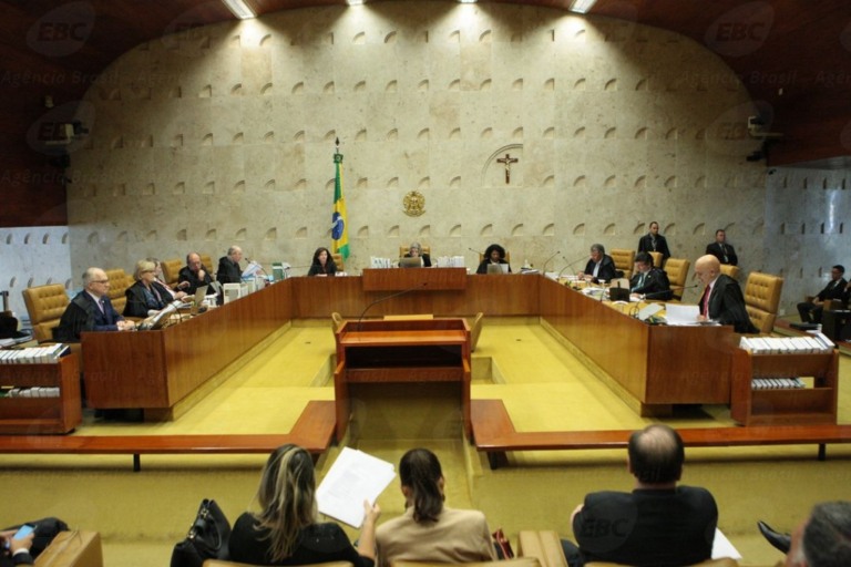 STF quebra sigilo bancário de Aécio Neves e irmã