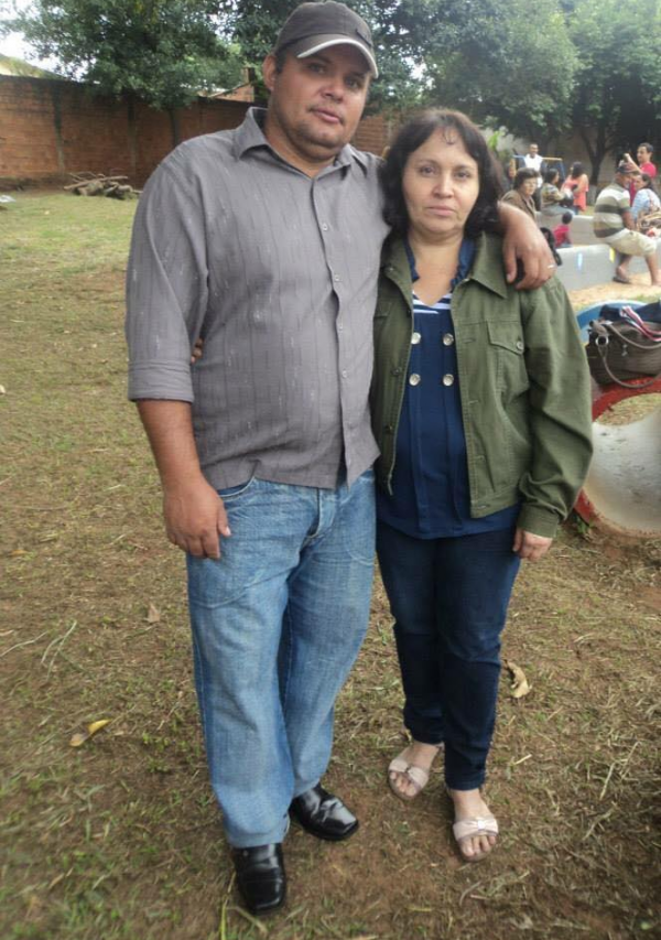 Foto divulgada pela família mostra o gêmeo que teria ficado com a mãe; procura pelo irmão – Reprodução