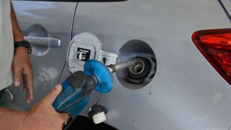 Postos começam a reajustar preços dos combustíveis nas bombas