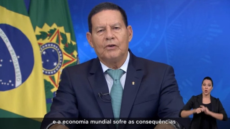 Filhos de Bolsonaro e apoiadores criticam discurso de Mourão