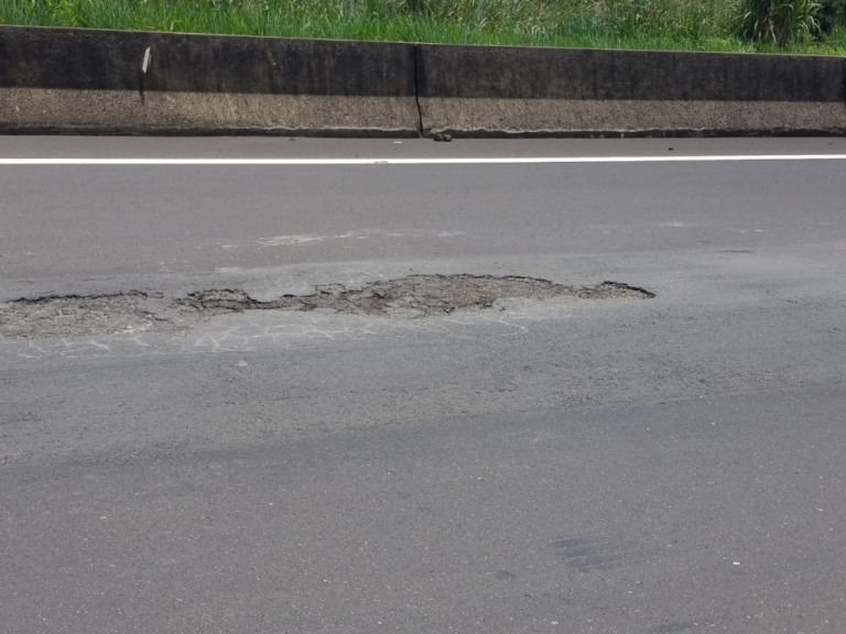 Rodovia SP-294 tem buracos dois meses após obra milionária