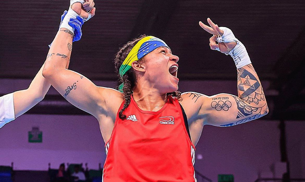 Bia Ferreira vence semi e vai disputar sua 3ª final mundial de boxe