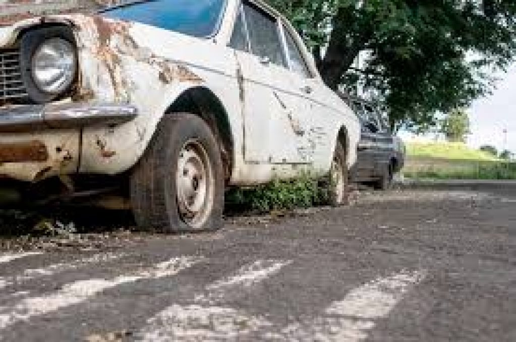 Emdurb notifica mais 11 carros abandonados em Marília; seis no mesmo local