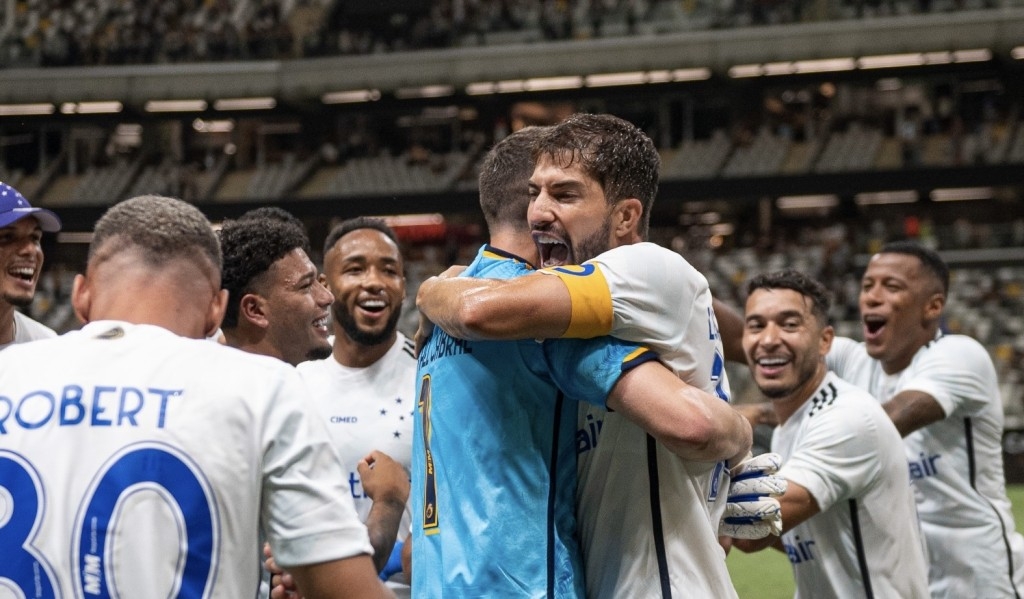 Cruzeiro vence o Atlético na Arena MRV, mesmo sem torcida