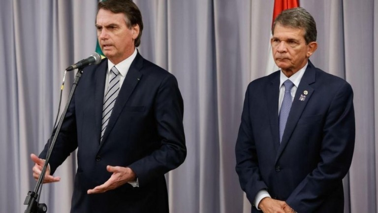 "Precisava de alguém mais profissional na Petrobras", diz Bolsonaro