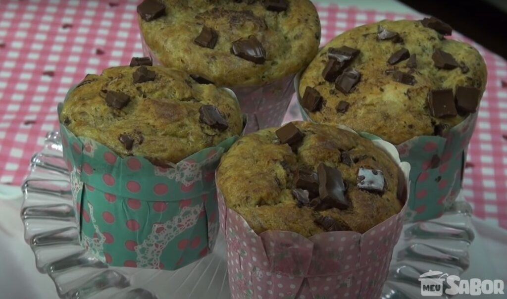 Muffin de banana com gotas de chocolate! Muito gostoso e perfeito!