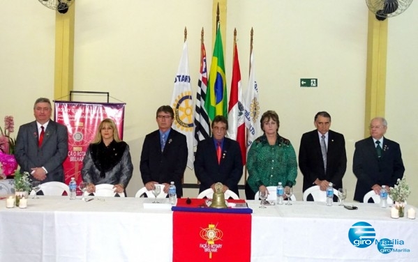 Rotary Alto Cafezal troca diretoria com homenagens