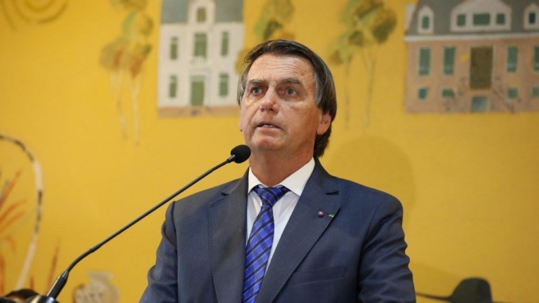 Bolsonaro diz que governo estuda zerar PIS/Cofins da gasolina