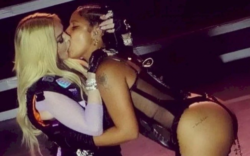 Madonna e Tokischa se beijam em parada LGBTQIAP+