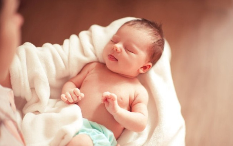 Cuidados com bebês recém-nascidos nos primeiros dias