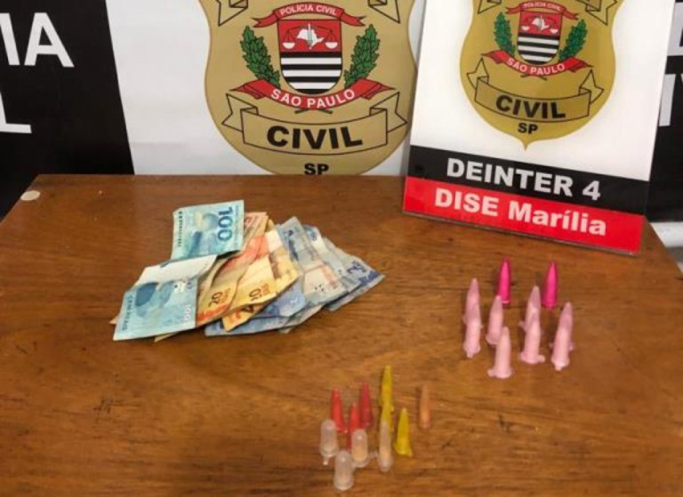 Jovem preso com 21 pinos com cocaína e crack em Marília: ‘tudo para uso’