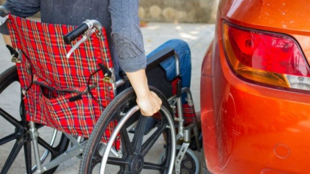 Aprovado Projeto de Lei que prevê multa ao estacionar em guias rebaixadas