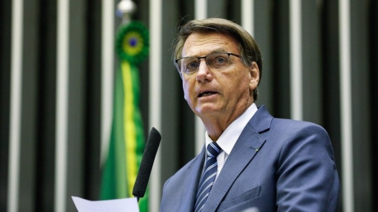 Reprodução Decisão impede Bolsonaro de sair do país e ter contato com investigados