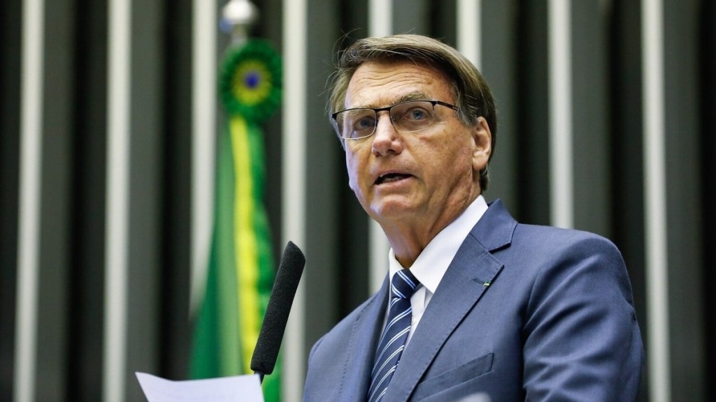 Reprodução Decisão impede Bolsonaro de sair do país e ter contato com investigados