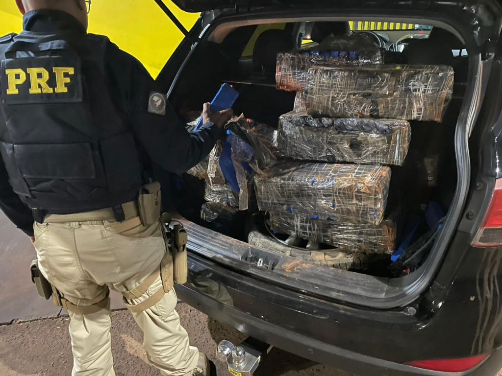 PRF de Ourinhos apreende 301kg de maconha; relata 'fuga alunicante'; veja perseguição