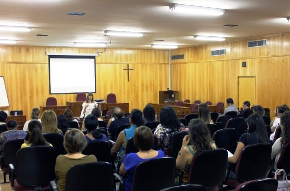 Juíza do DF faz palestra sobre violência contra mulher em Marília