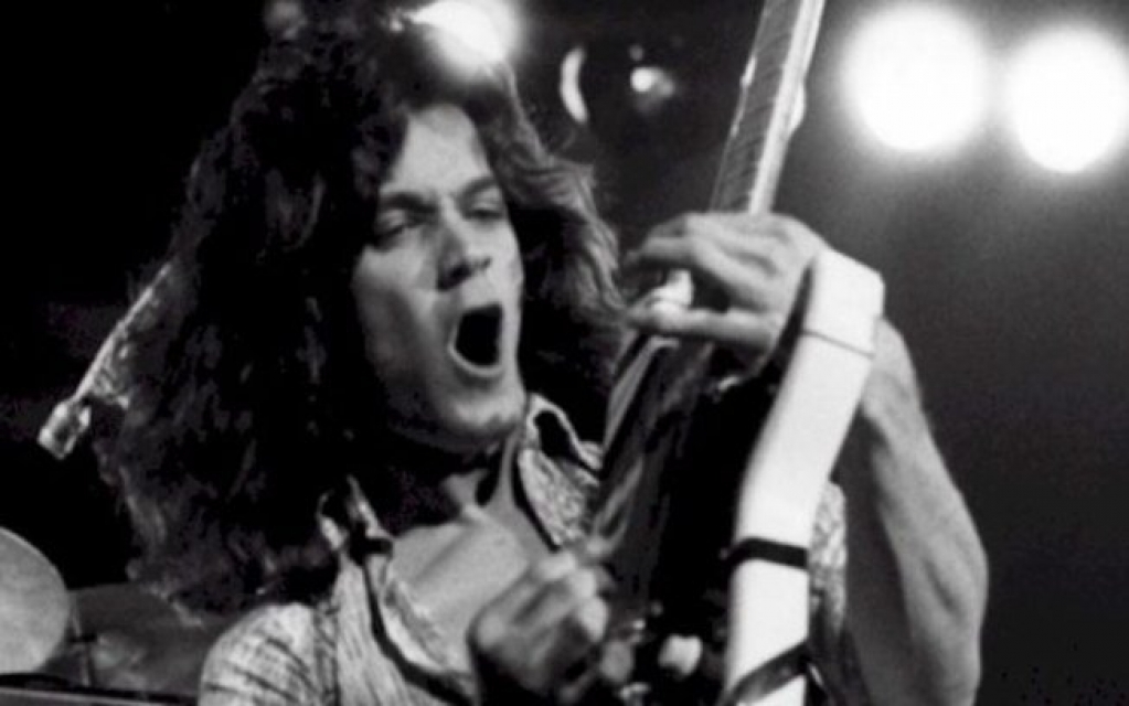 Ex-mulher de Eddie Van Halen revela as últimas palavras do guitarrista Ex-mulher de Eddie Van Halen revela as últimas palavras do guitarrista